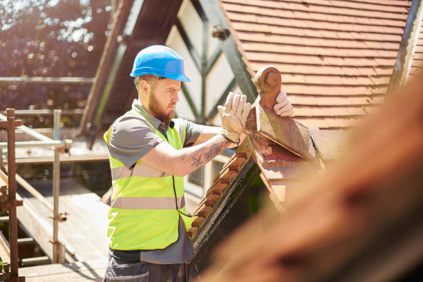 Best Roof Gutter Cleaning  in Benton City, WA